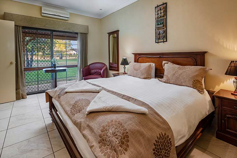 The Overlander Homestead Motel Roma Family Suite